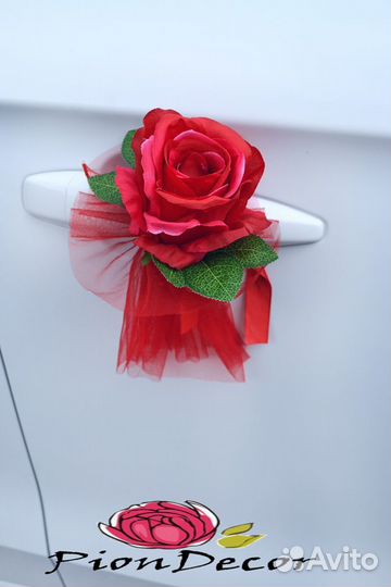 Свадебные украшения на машину в красном цвете № 38