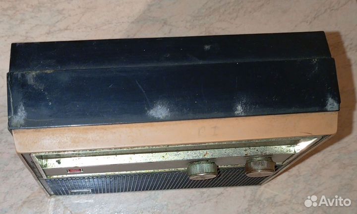 Транзисторный радиоприемник эпохи СССР вега 402