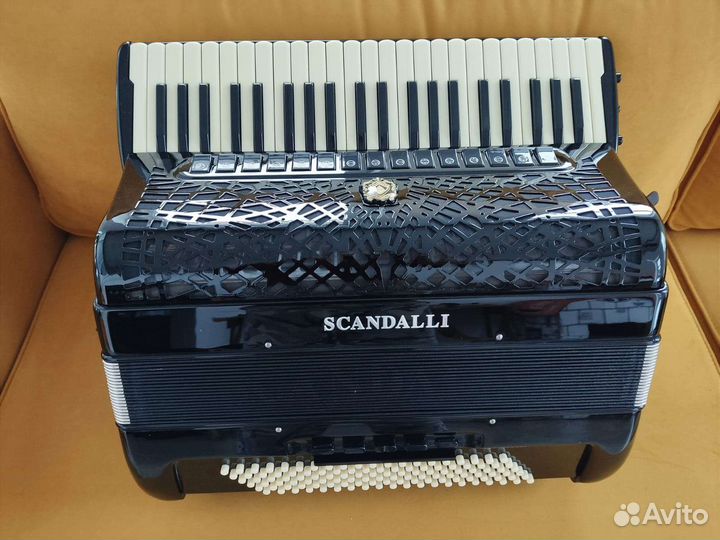 Новый, готововыборный Аккордеон Scandalli,на 45