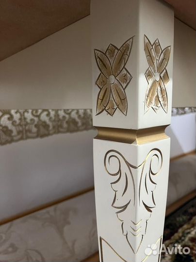 Стол и стулья