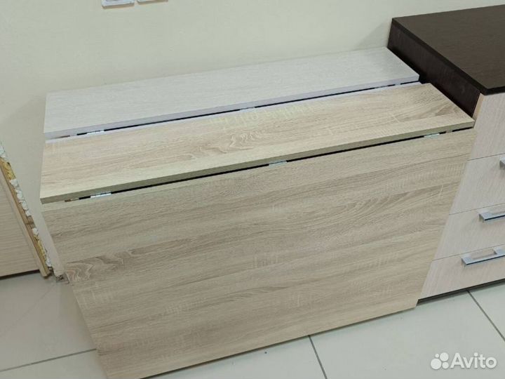 Стол в гостинную