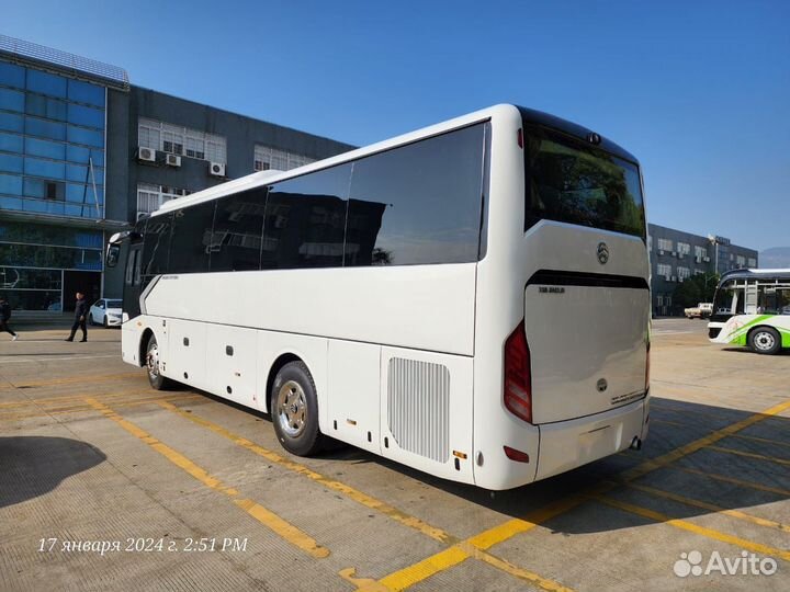 Туристический автобус Golden Dragon XML6952, 2024