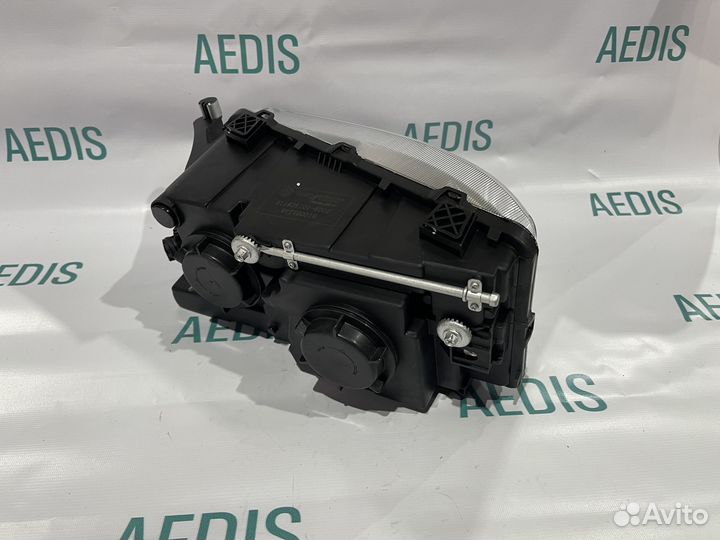 Фара правая Sitrak 811W25101-6002