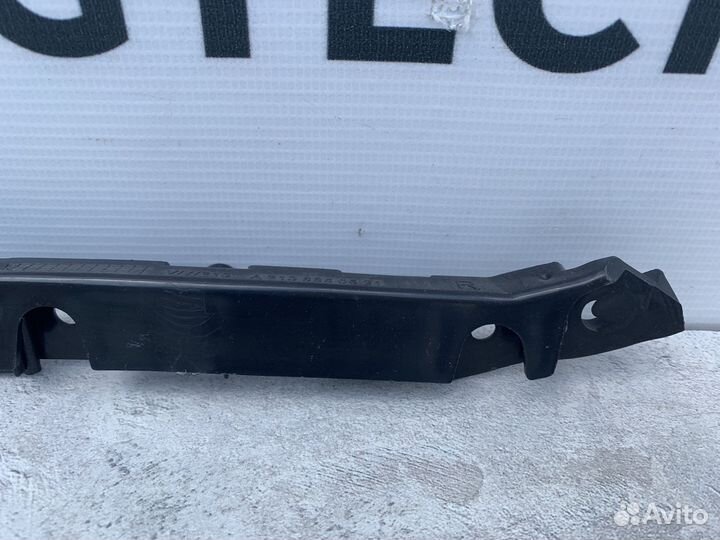 Кронштейн переднего бампера Mercedes A2138850621