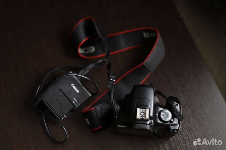 Зеркальный фотоаппарат Canon EOS 1100D