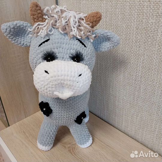 Вязаная игрушка коровка