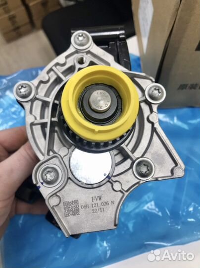 Помпа в сборе с термостатом VAG 06H121026