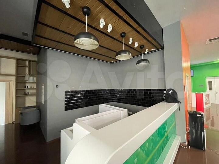 Бар с кухней в фитнес клубе, 70 м²