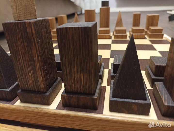 Шахматы и игровое поле из массива дерева