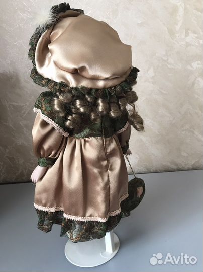Красотка - куколка коллекционная фарфоровая