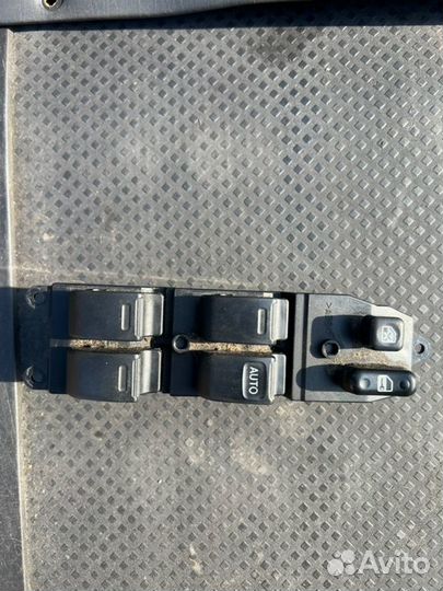 Блок управления стеклоподъемниками передний правый