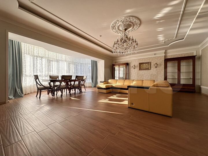 Коттедж 309 м² на участке 1 сот.