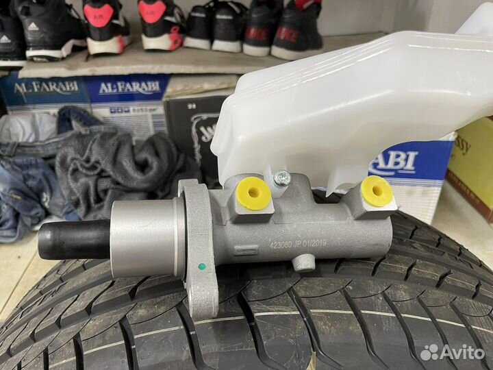 Цилиндр сцепления 423080jp