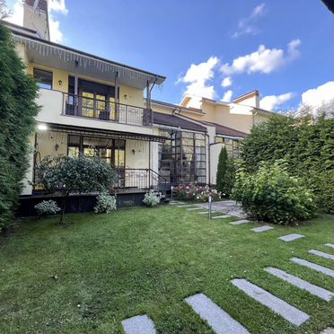 Таунхаус 550 м² на участке 1,7 сот.