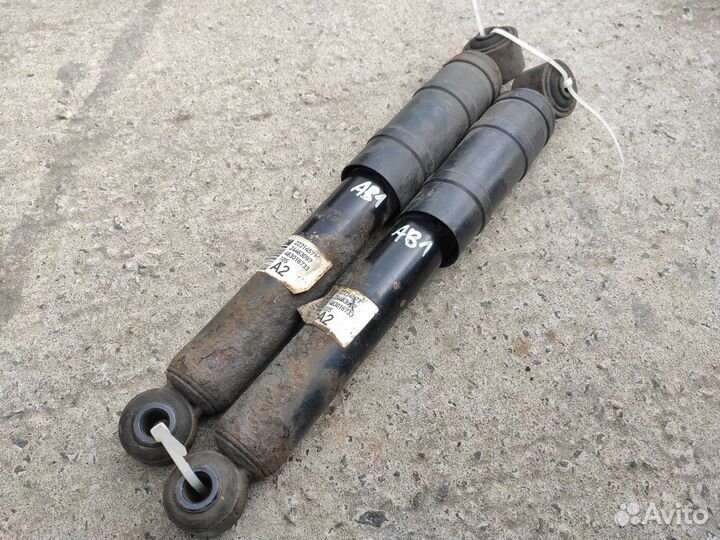 Амортизаторы задние на Opel Astra H 5Д 3Д