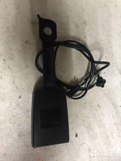 Передний замок ремня Volkswagen Polo 6