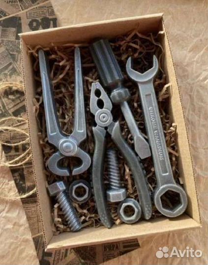 Шоколадные инструменты для мужчины