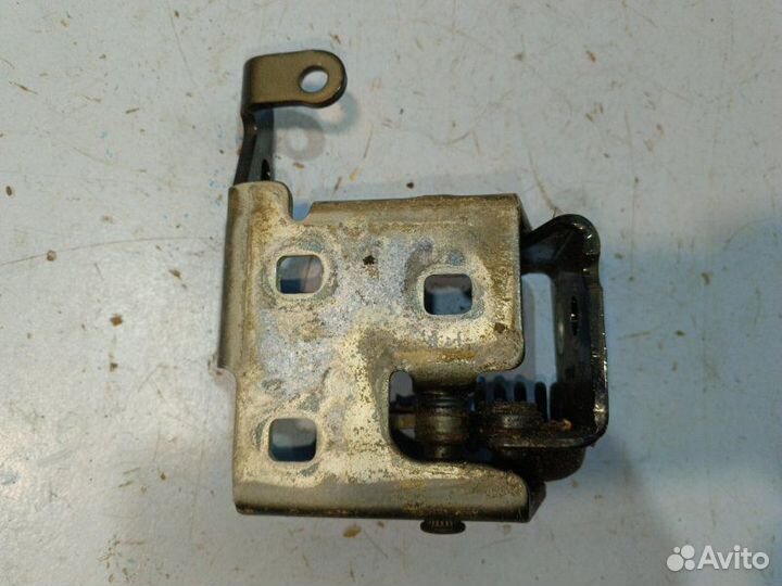 Петля двери передней правой Cadillac Escalade