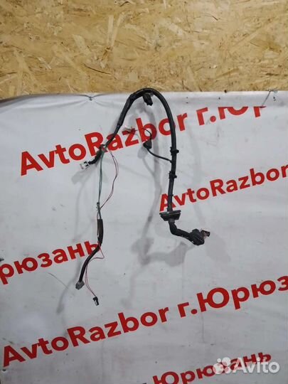 Коса задней правой двери Nissan Presage VU30