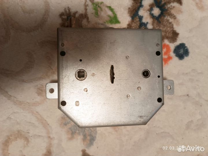 Встроенный дверной замок