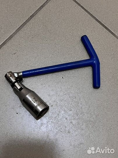 Ключ для свечей зажигания новый