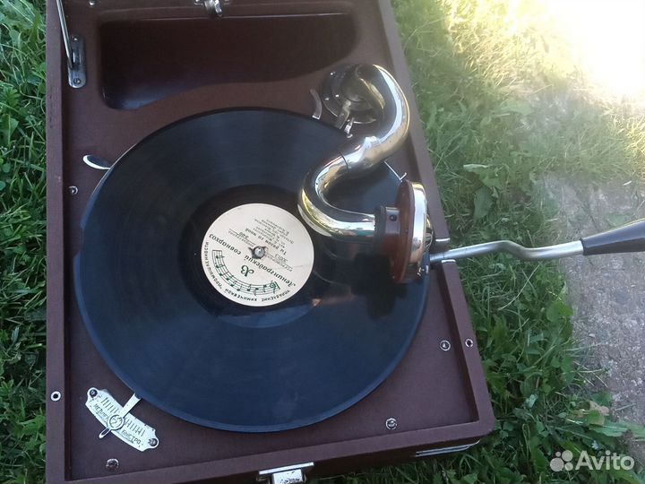 Патифон граммофон, ордена Ленина завод молот