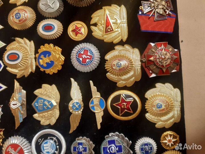 Кокарды, значки и медальки