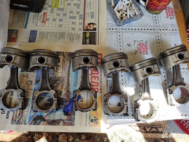 Комплект поршней с шатунами rb26dett