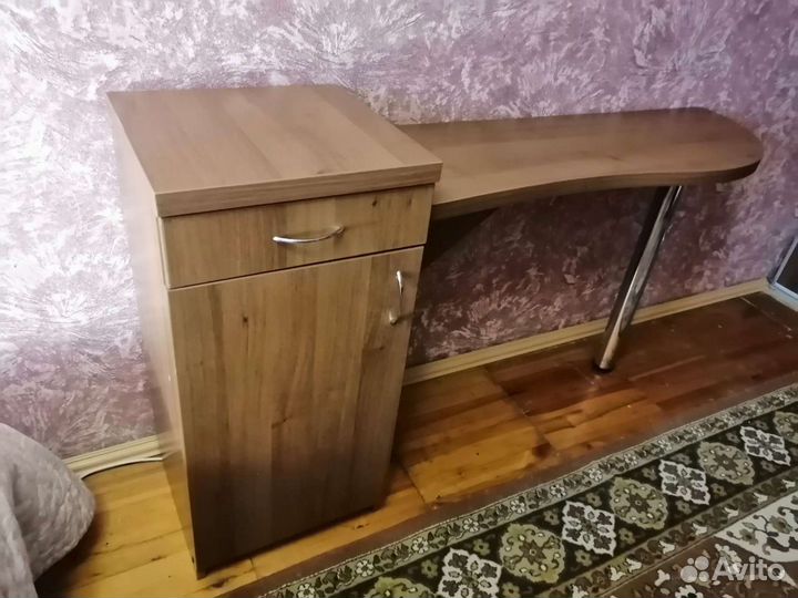 Стол косметический