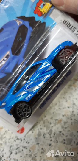 Модель Hot Wheels Ford Mustang Mach-E 1400 cиний