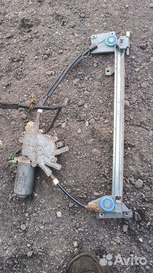 Задний левый стеклоподъёмник Audi 100c3 рестайлинг