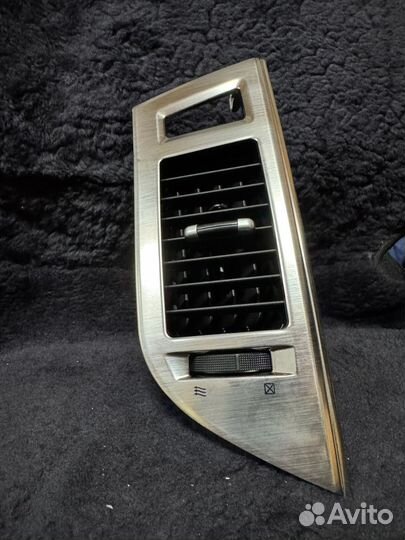 Дефлектор воздушный центральный левый Паджеро 4