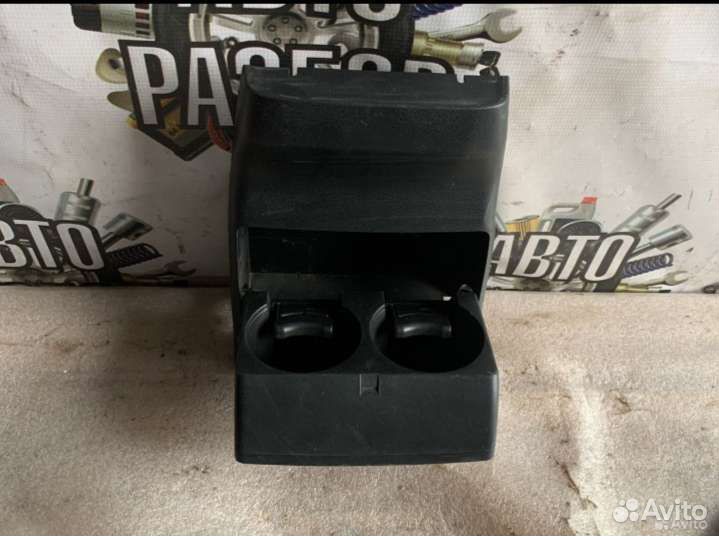 Сузуки Гранд Витара 2.0 подстаканники задние