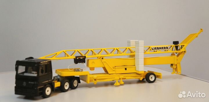 Кран башенный Liebherr полуприцеп тягач Mercedes