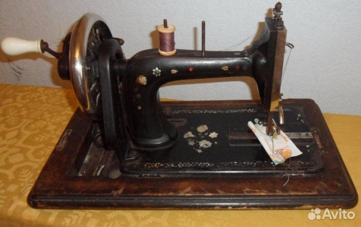 Швейная машинка фирмы Хауман. Рабочая