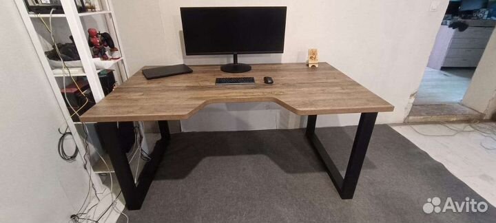 Компьютеный стол