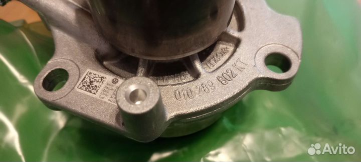 Помпа Vag 2.0 TDI 04L121011N