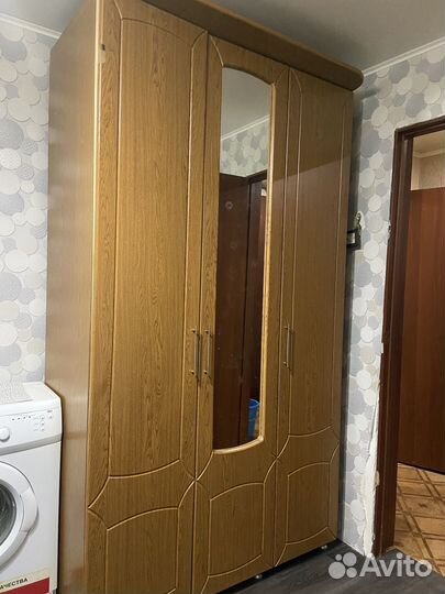 Шкаф