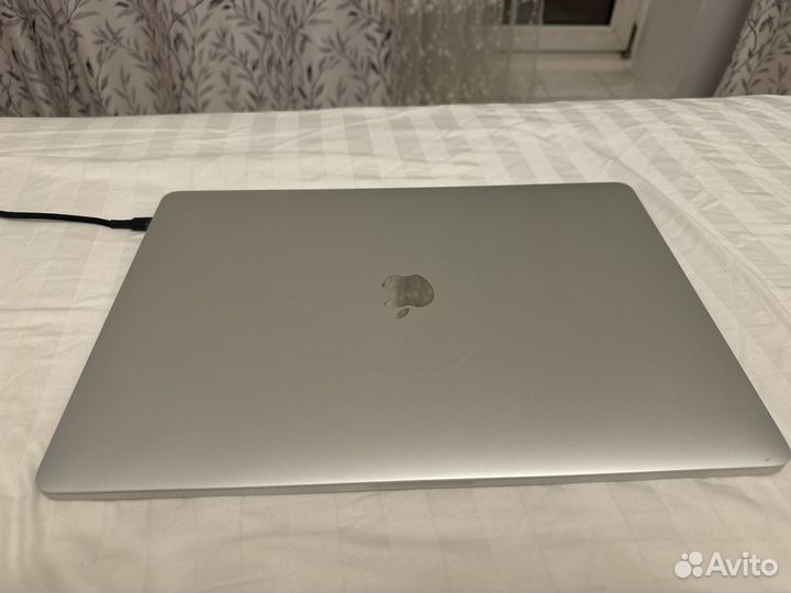 Apple MacBook Pro 15 - 2016 / i7 / 16gb / 1 TB