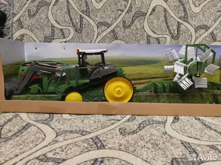 Трактор с прицепом на радиоуправлении