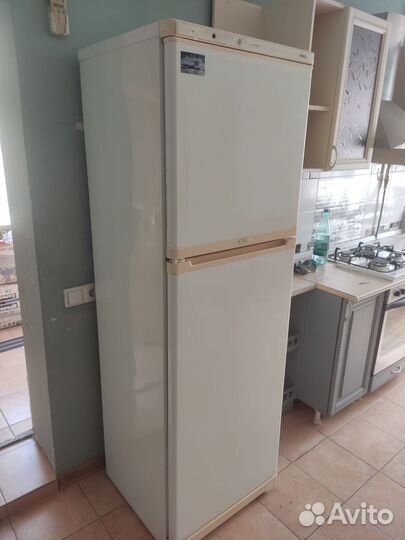 Холодильник 2-х камерный Stinol