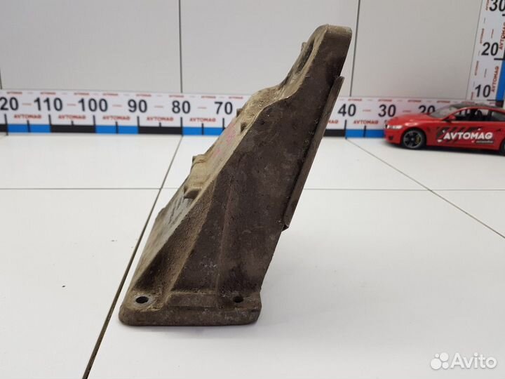 Кронштейн опоры двигателя правый (BMW 5)