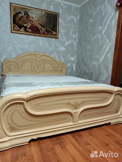 Кровать двухспальная с матрасом 160 200