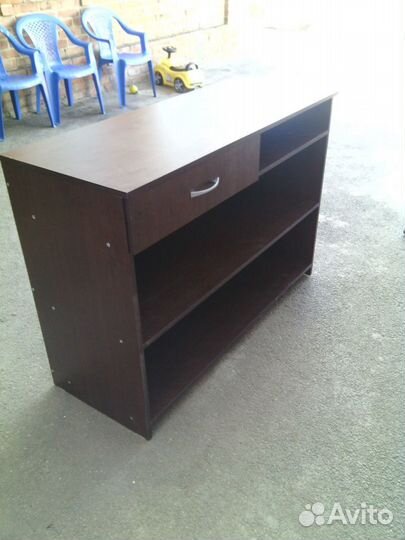 Стеллажи, витрины и прилавки для магазина