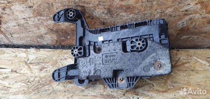 Крепление АКБ (корпус/подставка) Volkswagen Tigua