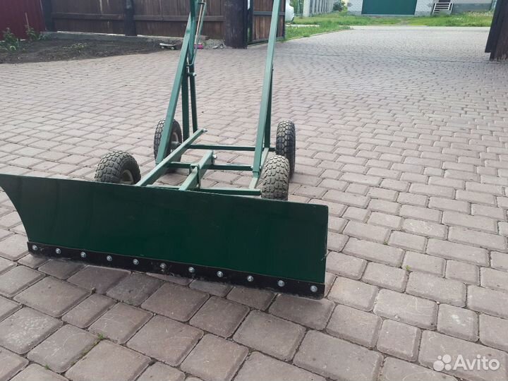 Снегоуборщик, отвал на колёсах. Ручной