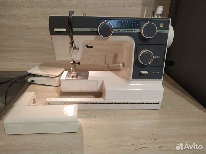 Швейная машина Janome 352