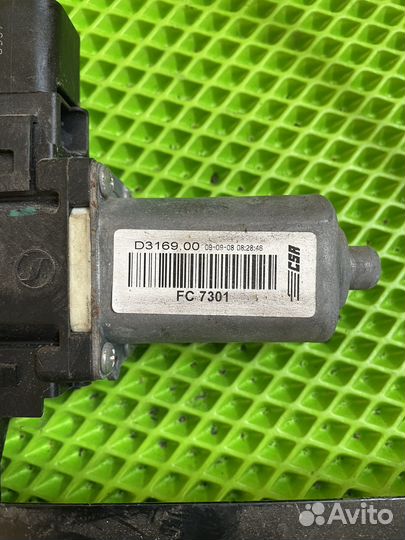 Jaguar XF стеклоподъемник задний левый