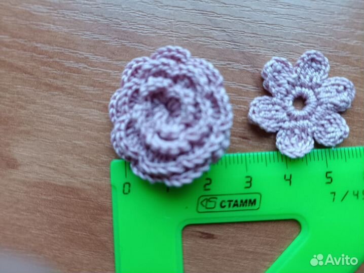 Набор вязаных цветочков 12 шт
