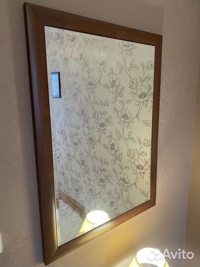 Зеркало в деревянной раме. Италия